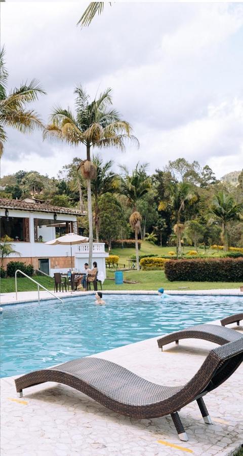 ホテルClub Campestre Hacienda Fizebad エル・レティーロ エクステリア 写真